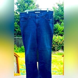 Women’s Levi’s 416 RELAXED  BOOT  CUT
16 W dark wash Jeans. Like New! $20